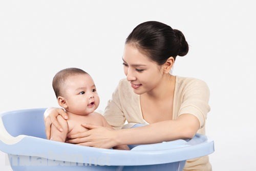 GIÚP VIỆC TRÔNG TRẺ